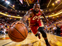 NBA总决赛詹姆斯突破上篮